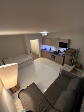 Modern Studio with Balcony in City Center